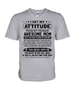 Awesome Mom Gift For Lovely Mom Mama Mother T-Shirt Guys V-Neck