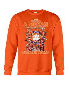 A Woman Loves Clemson Tigers Gift For Fans T-Shirt Sweatshirt