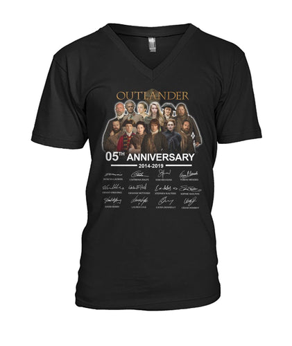 50Th Anniversary Outlander Gift For Fans Black T-Shirt Guys V-Neck